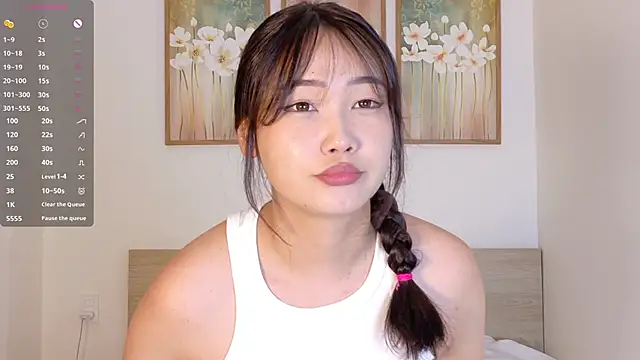 Snapshot of pinkyblooom chatting on 04/04/26, 09:40 pinkyblooom online show from 04/04/26, 09:40