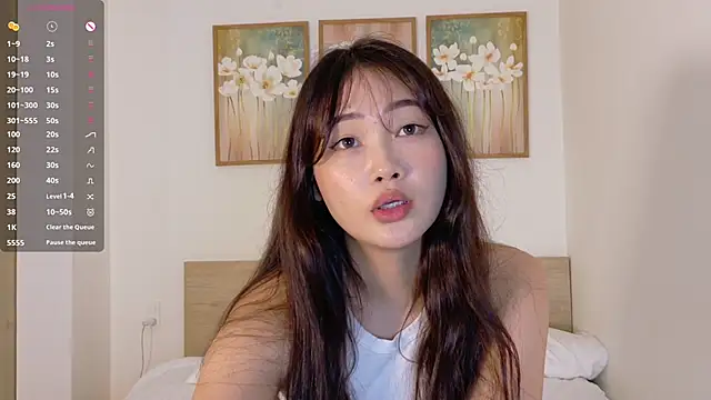 Snapshot of pinkyblooom chatting on 04/07/26, 09:10 pinkyblooom online show from 04/07/26, 09:10