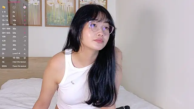 Snapshot of pinkyblooom chatting on 04/09/26, 09:15 pinkyblooom online show from 04/09/26, 09:15