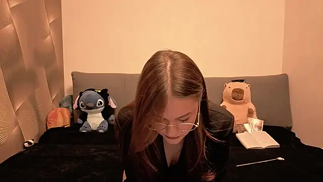 Snapshot of moanistant chatting on 04/27/26, 09:13 moanistant online show from 04/27/26, 09:13