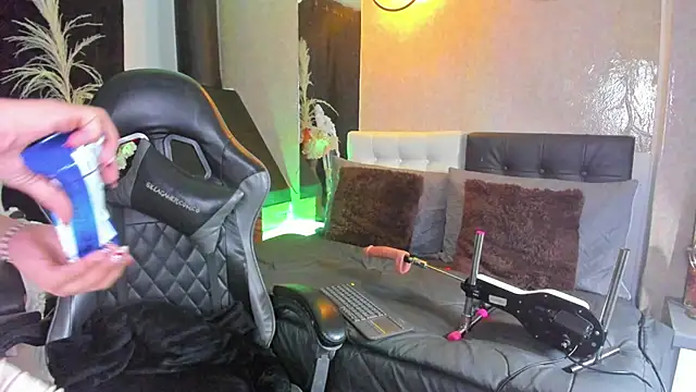 Snapshot of Vicky_Angeel chatting on 04/15/26, 03:19 Vicky Angeel online show from 04/15/26, 03:19