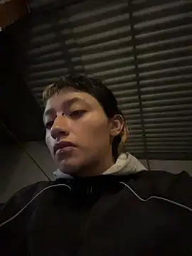 Snapshot of baby_akuma chatting on 04/25/26, 03:53 baby akuma online show from 04/25/26, 03:53