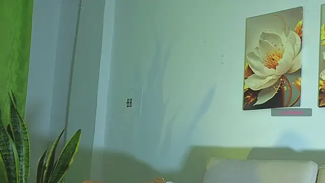 Snapshot of Viioletcollins chatting on 04/15/26, 11:05 Viioletcollins online show from 04/15/26, 11:05