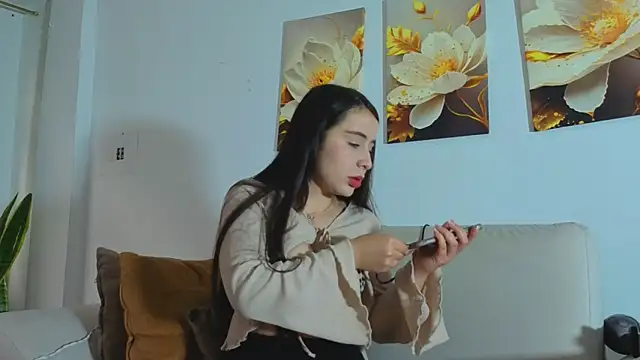 Snapshot of Viioletcollins chatting on 04/23/26, 12:40 Viioletcollins online show from 04/23/26, 12:40