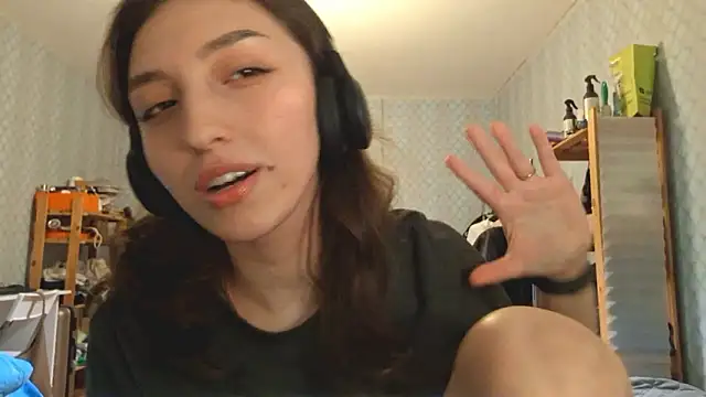 Snapshot of CindyLight chatting on 03/27/26, 04:18 CindyLight online show from 03/27/26, 04:18