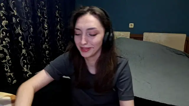 Snapshot of CindyLight chatting on 04/14/26, 03:40 CindyLight online show from 04/14/26, 03:40
