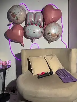 Snapshot of MiaFoxie_ chatting on 04/04/26, 03:42 MiaFoxie online show from 04/04/26, 03:42