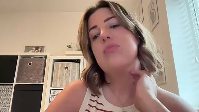 Snapshot of annabellewarick chatting on 03/24/26, 01:16 annabellewarick online show from 03/24/26, 01:16