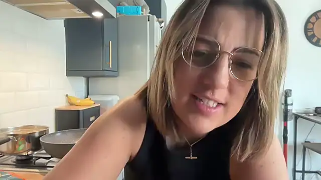 Snapshot of annabellewarick chatting on 04/08/26, 11:10 annabellewarick online show from 04/08/26, 11:10