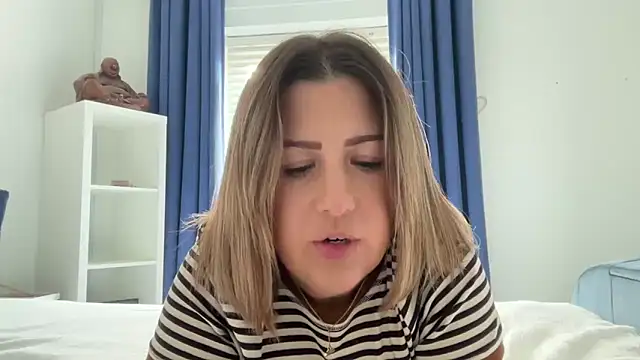 Snapshot of annabellewarick chatting on 04/11/26, 02:21 annabellewarick online show from 04/11/26, 02:21