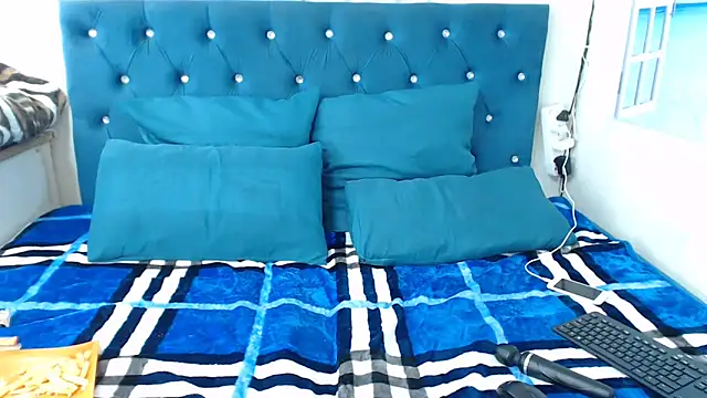 Snapshot of CuteBubbles13th chatting on 04/20/26, 12:30 CuteBubbles13th online show from 04/20/26, 12:30