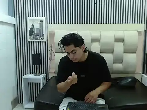 Snapshot of Alex_Wolft chatting on 03/27/26, 12:27 Alex Wolft online show from 03/27/26, 12:27