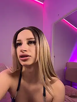 Snapshot of ScarletFlameee chatting on 04/10/26, 05:23 ScarletFlameee online show from 04/10/26, 05:23