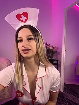 Snapshot of ScarletFlameee chatting on 04/18/26, 05:33 ScarletFlameee online show from 04/18/26, 05:33