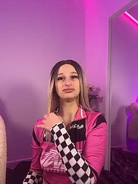 Snapshot of ScarletFlameee chatting on 04/19/26, 05:51 ScarletFlameee online show from 04/19/26, 05:51