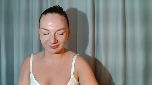 Snapshot of Belle_Fiesta chatting on 04/21/26, 01:42 Belle Fiesta online show from 04/21/26, 01:42
