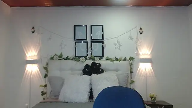 Snapshot of Sharon_makelove chatting on 04/14/26, 01:17 Sharon makelove online show from 04/14/26, 01:17