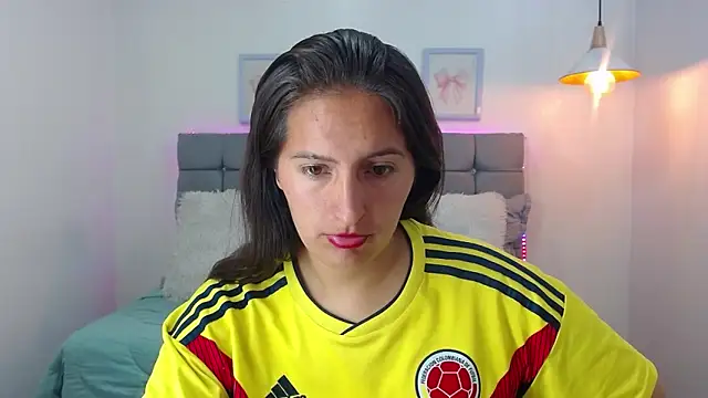 Snapshot of Sharon_makelove chatting on 04/15/26, 02:02 Sharon makelove online show from 04/15/26, 02:02