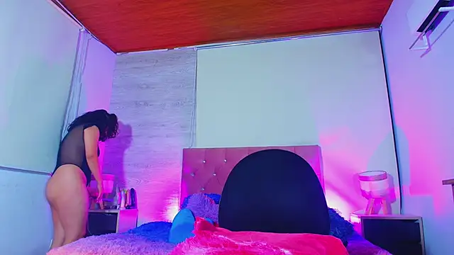 Snapshot of Sary_LittleSmiles chatting on 04/21/26, 03:57 Sary LittleSmiles online show from 04/21/26, 03:57