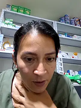 Snapshot of Dr_Edna_naughty chatting on 05/18/26, 01:35 Dr Edna naughty online show from 05/18/26, 01:35