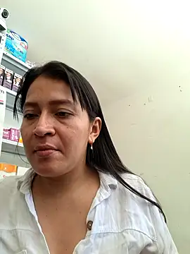 Snapshot of Dr_Edna_naughty chatting on 05/24/26, 03:28 Dr Edna naughty online show from 05/24/26, 03:28