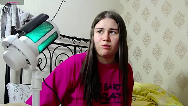 Snapshot of LucyMur chatting on 04/20/26, 04:48 LucyMur online show from 04/20/26, 04:48