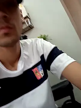 Snapshot of TommyyFoxx chatting on 04/22/26, 05:14 TommyyFoxx online show from 04/22/26, 05:14