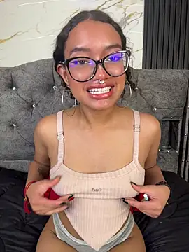 Snapshot of Bunny_fire chatting on 04/16/26, 09:39 Bunny fire online show from 04/16/26, 09:39