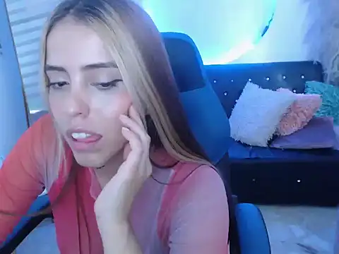 Snapshot of ariah_cute chatting on 03/31/26, 07:03 ariah cute online show from 03/31/26, 07:03