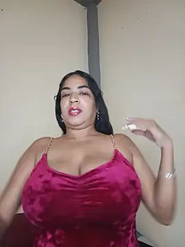 Snapshot of Carolinna chatting on 07/01/26, 12:18 Carolinna online show from 07/01/26, 12:18