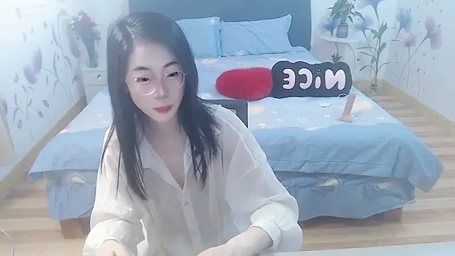 Snapshot of mila-baby-99 chatting on 04/07/26, 01:17 mila-baby-99 online show from 04/07/26, 01:17