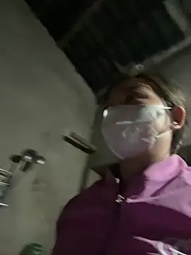 Snapshot of Bling-pusy chatting on 03/11/26, 11:27 Bling-pusy online show from 03/11/26, 11:27