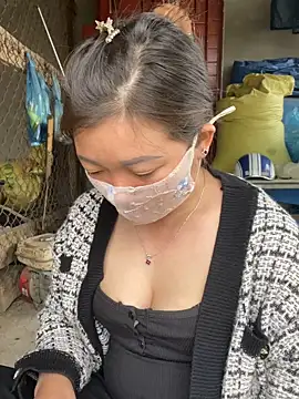 Snapshot of Bling-pusy chatting on 03/12/26, 04:40 Bling-pusy online show from 03/12/26, 04:40