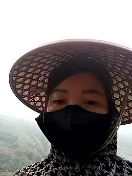 Snapshot of Bling-pusy chatting on 03/17/26, 07:44 Bling-pusy online show from 03/17/26, 07:44