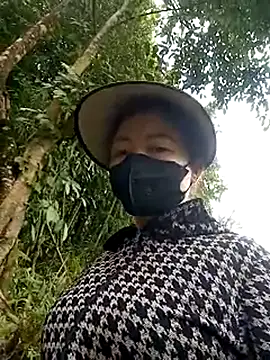 Snapshot of Bling-pusy chatting on 03/18/26, 01:31 Bling-pusy online show from 03/18/26, 01:31