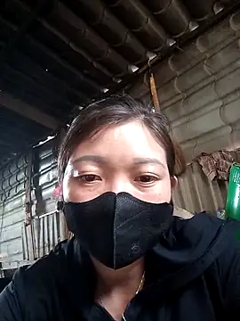 Snapshot of Bling-pusy chatting on 04/05/26, 03:36 Bling-pusy online show from 04/05/26, 03:36