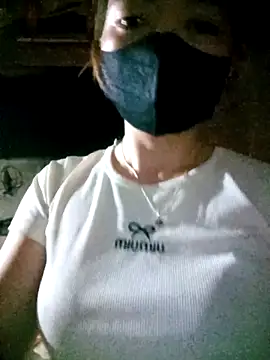 Snapshot of Bling-pusy chatting on 04/09/26, 10:26 Bling-pusy online show from 04/09/26, 10:26