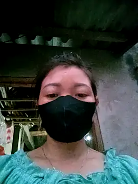 Snapshot of Bling-pusy chatting on 04/10/26, 11:37 Bling-pusy online show from 04/10/26, 11:37