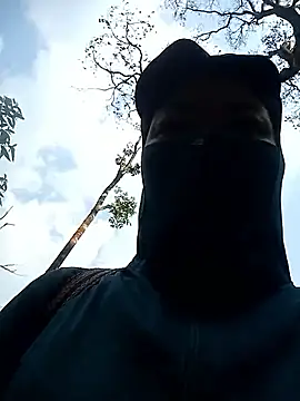 Snapshot of Bling-pusy chatting on 04/11/26, 01:32 Bling-pusy online show from 04/11/26, 01:32