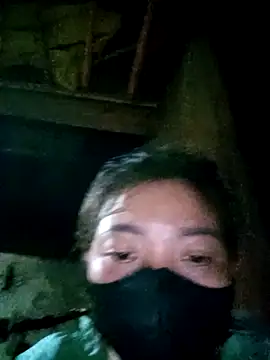 Snapshot of Bling-pusy chatting on 04/11/26, 12:31 Bling-pusy online show from 04/11/26, 12:31