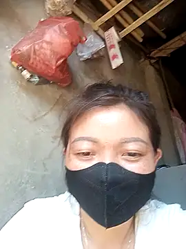 Snapshot of Bling-pusy chatting on 04/12/26, 04:28 Bling-pusy online show from 04/12/26, 04:28