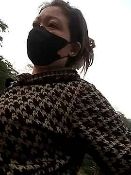 Snapshot of Bling-pusy chatting on 04/13/26, 11:43 Bling-pusy online show from 04/13/26, 11:43