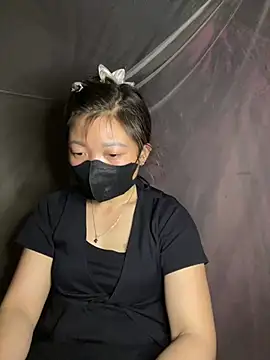 Snapshot of Bling-pusy chatting on 04/14/26, 12:55 Bling-pusy online show from 04/14/26, 12:55