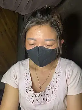 Snapshot of Bling-pusy chatting on 04/15/26, 12:56 Bling-pusy online show from 04/15/26, 12:56