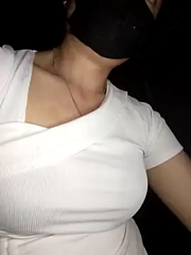 Snapshot of Bling-pusy chatting on 04/16/26, 01:12 Bling-pusy online show from 04/16/26, 01:12