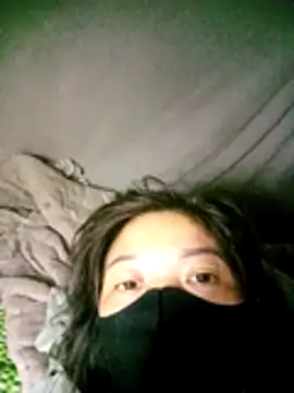 Snapshot of Bling-pusy chatting on 04/20/26, 09:49 Bling-pusy online show from 04/20/26, 09:49