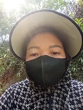 Snapshot of Bling-pusy chatting on 04/21/26, 07:14 Bling-pusy online show from 04/21/26, 07:14