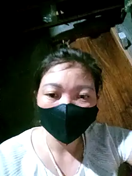 Snapshot of Bling-pusy chatting on 04/22/26, 12:28 Bling-pusy online show from 04/22/26, 12:28