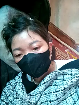 Snapshot of Bling-pusy chatting on 04/24/26, 04:37 Bling-pusy online show from 04/24/26, 04:37