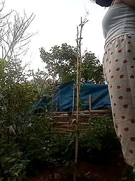 Snapshot of Bling-pusy chatting on 04/25/26, 12:24 Bling-pusy online show from 04/25/26, 12:24